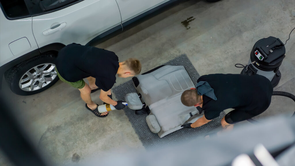 Jak wyprać tapicerkę samochodową